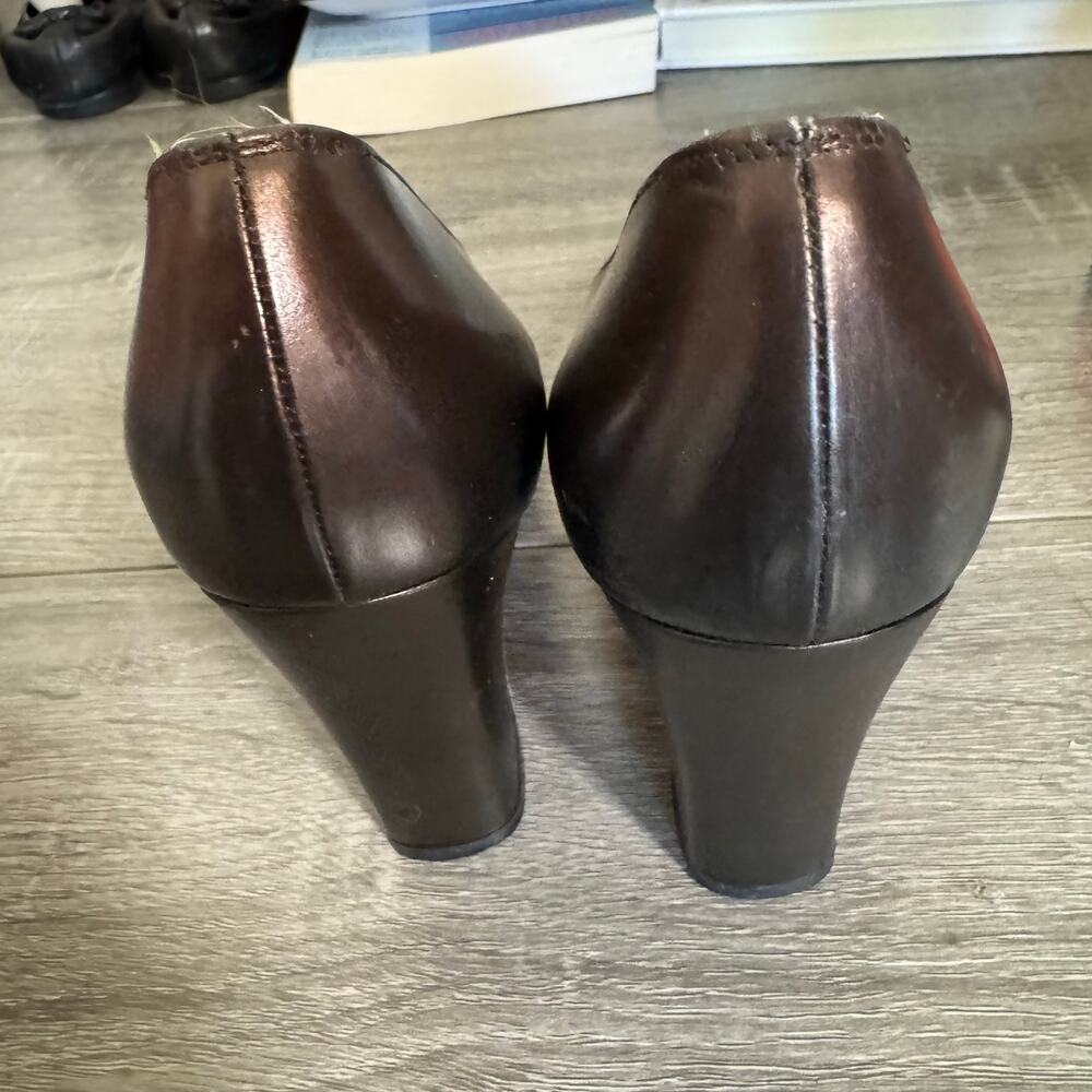 Salvatore Ferragamo Size 7 Bronze Metallic Block Heel Pumps Made in Italy - Picture 5 of 15